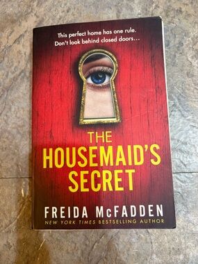 The Housemaid's Secret by - Red Cover Paperback
